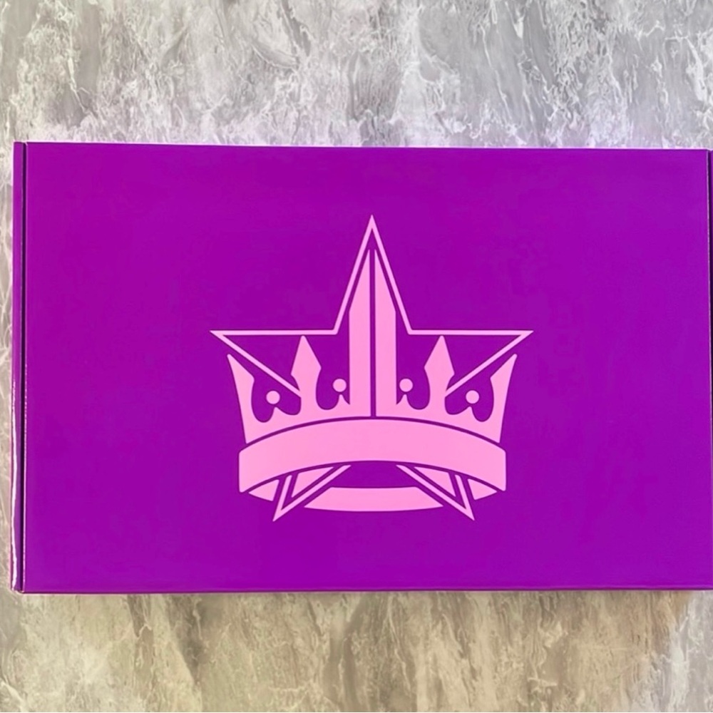 New NIB Jeffree Star Blood Lust Lavender Soft Touch Mirror Purple Matte Portable - Picture 2 of 5